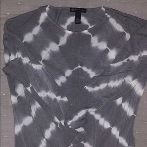 Med white and grey tie die top